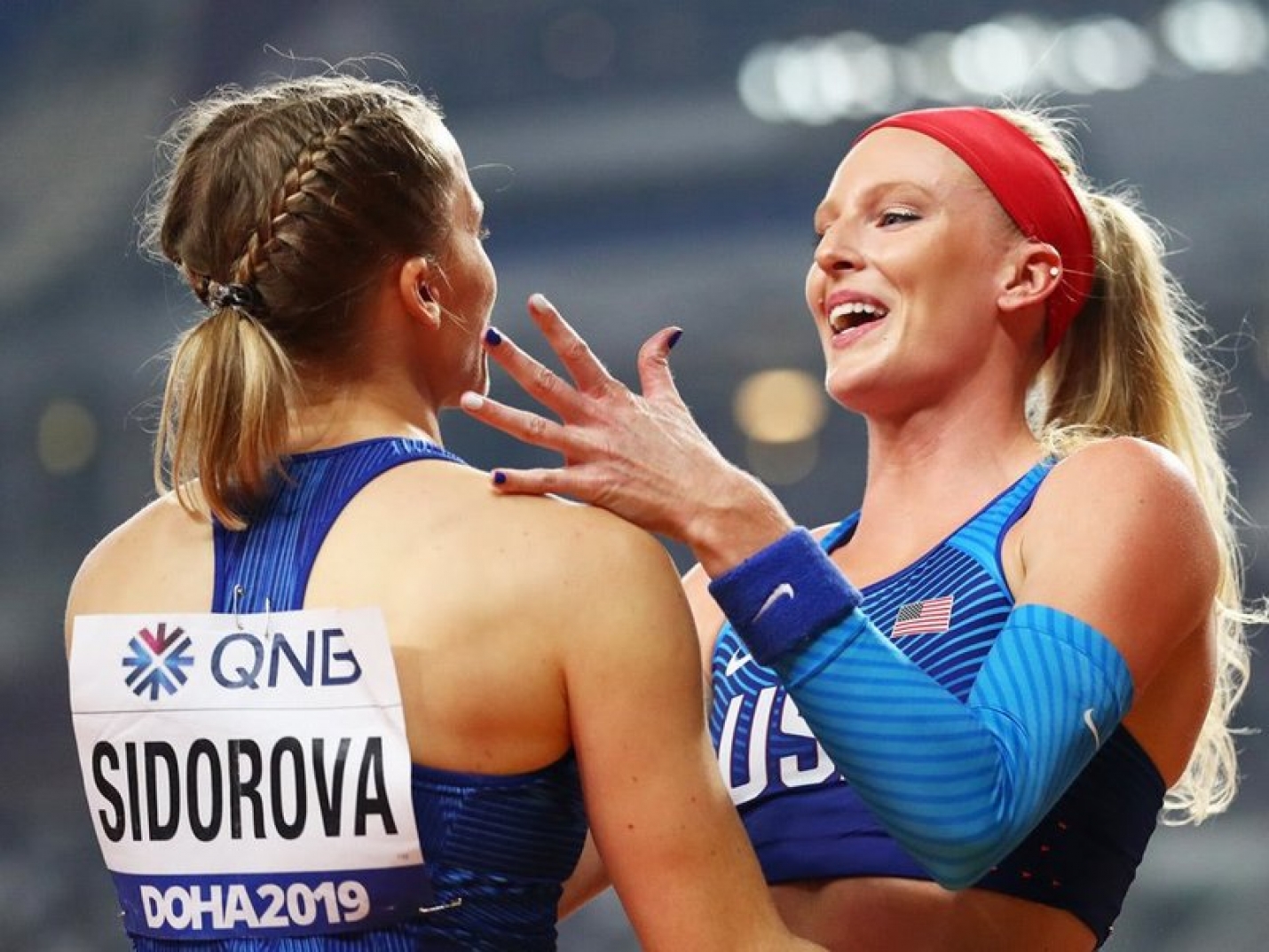 Американка обняла русскую прыгунью после ее победы и получила за это приз